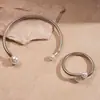 Collar Metálico de Imitación Perla Geométrico de Cuello Abierto Transfronterizo de Gama Alta Nicho Simple Elegante Único para Mujer