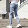 Jeans Rasgados Elásticos Finos de Verano para Hombre Marca de Moda Ajuste Delgado Skinny Estilo Coreano Modernos Versátiles Casuales Pantalones Largos