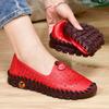 Sapatos de mãe de sola macia primavera e verão 2022 novas sandálias sapatos casuais femininos couro pés não cansados tendão de boi sapatos femininos baixos