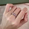 2026 Anillo de Dedo Retro Lujo Ligero Temperamento Elegante Sensación de Alta Gama Super Brillo Anillo Completo de Diamantes Diseño Individual de Nicho para Mujeres