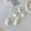 Calcetines para mujer, primavera y verano, bonitos calcetines blancos puros con bordado rizado, estilo universitario, para niña, calcetines de algodón peinado de color sólido, venta al por mayor