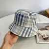 Gorra de Béisbol a Cuadros Azul y Blanco Estilo Coreano Fresco para Otoño e Invierno para Mujer, Sombrero de Pescador Versátil Casual que Hace que la Cara Parezca Más Pequeña