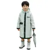 Impermeable infantil, diseño de dibujos animados en EVA, adecuado para estudiantes de primaria, con compartimento para mochila, diseñado para uso escolar y totalmente impermeable