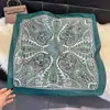 Novo Lenço de Alta Qualidade em Verde, Lenço de Seda Sintética com Toque Luxuoso, Padrão Paisley, Estilo Coreano, Design para Primavera e Outono