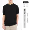 Camiseta masculina de manga curta em malha de seda gelada com gola Henley, camiseta básica, roupas masculinas de luxo leve, camiseta masculina
