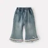 Nuevo estilo de otoño para niñas pequeñas: Chamarra con capucha de dobladillo a cuadros y conjunto de dos piezas para bebé con pantalones acampanados de mezclilla con ribete de encaje