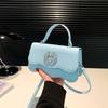 Bolso de mano informal de moda, novedad de verano 2024, bonito y sencillo bolso de hombro para desplazamientos, pequeño y fresco bolso cruzado cuadrado pequeño.