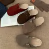 Zapatos Birkenstock Versátiles Casuales para Mujer con Forro de Lana de Cordero, Cuero Genuino, Diseño Slip-On en la Punta del Pie, Altura Incrementada y Suela Súper Suave