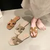 Sandálias Slip-On Estilo Coreano para Mulheres, Novas Sandálias Rasteirinhas Quadradas de Verão 2025, Sapatos de Praia Versáteis Casuais da Moda