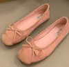 Elegantes Zapatos Planos de Noche, Zapatos Rojos Pequeños de Estilo Francés para Mujer, Modelos Primavera y Otoño 2026, Zapatos de Ballet Plateados con Suela Suave