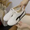 Zapatillas de entrenamiento blancas retro alemanas para mujer, nueva colección otoño 2026, zapatillas blancas versátiles retro de suela gruesa para mujer, zapatillas deportivas casuales