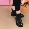 Botas estilo Martin com sola macia e bico redondo, botas femininas de algodão, nova coleção outono/inverno 2026, forradas com fleece para aquecimento, rasas para mulheres de meia-idade, botas de tornozelo da moda