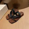 ¡Stock Listo Enviado en Segundos! Zapatos de Estilo Similar a los de Mamá Uva Aumentan la Altura en 4 cm, Elegantes Sandalias de Tira con Punta Cuadrada y Tacón de Cuña Pequeño de Satén para Mujer