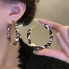 Oferta Especial Nuevos Pendientes Minimalistas de Cuero con Estampado de Leopardo y Círculo Geométrico Diseño de Nicho Simples Exquisitos Modernos Pendientes de Alta Gama