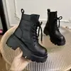 Botas femininas estilo Martin, nova coleção outono/inverno 2026, botas curtas com solas grossas para aumento de altura, efeito emagrecedor, estilo britânico, botas de moto de salto alto