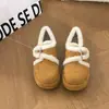 Zapatos de plataforma modernos, cómodos y cálidos estilo Birkenstock para mujer para otoño e invierno 2026, con forro de felpa, diseño fácil de poner y material de algodón suave y versátil.