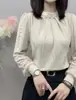 Versátil e fashion, top básico de manga longa, gola redonda, cor sólida, plissado, design de três botões, que valoriza a silhueta, emagrece e é elegante para mulheres