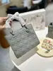 Nuevos Bolsos de Moda Venta Caliente Bolso de Mano Lady Dior Acolchado Mate para Mujer con Broches Plateados y Dorados, Para Llevar en la Mano y Cruzado, Moderno y Versátil, Disponible en Cinco Colores