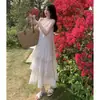 Vestido de Alcinha Branco Doce Redutor de Idade Novo de Verão 2024 Feminino Soltinho para Férias Vestido de Camadas