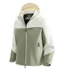 Chaqueta tres en uno con forro polar, adecuada para actividades al aire libre, uso casual y estilos unisex; se puede personalizar con logotipos impresos; ideal para el trayecto diario y los viajes al aire libre