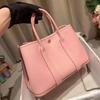 2024 Nova Bolsa de Jardim em Couro Genuíno com Texto Grande Capacidade Portátil Bolsa Balde Bolsa Tote Ombro Transversal Bolsa Feminina para o Dia a Dia
