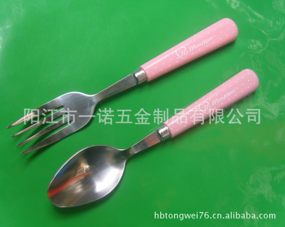 P-068A塑料柄餐具。厚度1.2MM.勺40g,长19.7