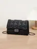 Bolso de Moda para Mujer de Cuero Suave 2025 Nuevo Bolso Cruzado de Hombro Único Estilo Pequeño Fragante Bolso con Cadena de Rombos en Stock