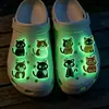 Pingentes Luminosos para Sapatos em Formato de Gato de Desenho Animado, Acessórios para Capa de Celular, Decorações Fofas para Sapatos DIY, Fabricante de Fivelas Decorativas