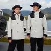 Chaqueta Tres en Uno de Bloques de Color para Otoño e Invierno con Forro de Polar para Hombre, Resistente al Viento, Impermeable, Abrigo Cálido para Exteriores con Personalización de Bordado