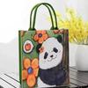 [En Stock, Entrega Rápida] Bolsa Panda del Correo del Pueblo Bolsa de Compras de Fieltro Estampada Bolso de Mano Producto Cultural y Creativo de Moda