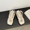 Sandálias de Chinelo Plataforma com Bico Quadrado e Solado Grosso para Mulheres, Novo Estilo de Verão 2026, Sandálias Romanas de Tira Deslumbrantes e Confortáveis