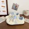 Zapatos de Entrenamiento Alemanes Estilo Lindo para Mujer 2026 Otoño Nuevos Zapatos Deportivos para Mujer Zapatos Casuales de Dibujos Animados de Manzana Zapatos Blancos Zapatos de Plataforma