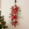 Colgante de pared navideño artificial transfronterizo con ramas sueltas, bayas rojas y piñas, tira decorativa de pared interior estilo europeo y americano