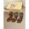 ¡Estampado de leopardo en su máxima expresión! Elegantes sandalias de cuña con tira de ante y punta cuadrada para mujer, sandalias de verano abiertas por delante y con corte lateral.