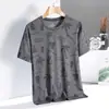 Camiseta Masculina de Seda Gelada Manga Curta 2026 Verão Nova Estampa Gola Redonda Tendência Secagem Rápida Fina Roupa Esportiva Top