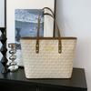 Bolsa de Luxo Feminina 2024 Nova Entrada Bolsa de Ombro Grande Capacidade Design de Nicho Retro Versátil Bolsa Tote