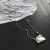 Collar de amor hueco de acero de titanio resistente a la decoloración para mujer, colgante de amor con diseño de nicho de lujo ligero, cadena de clavícula de temperamento versátil
