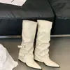 Botas apiladas de punta con hebilla estilo coreano Chuyuji para mujer, botas largas de invierno, botas de jinete estilo punk adelgazantes, moda