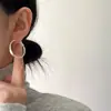 Pendiente de aro liso de metal cepillado simple para mujer, nicho, alta gama, único, único, exquisito, moda, pendientes versátiles, pendientes