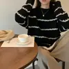 Suéter Listrado Solto Feminino Outono e Inverno Explosões Estilo Preguiçoso Manga Longa Feminino Top de Tricô