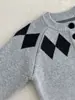 Nuevo suéter de punto para niños 100% algodón estilo otoño e invierno patrón de rombos jersey para niños y niñas, suéter infantil versión coreana