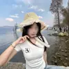 Pantalones Dulces Estilo Americano Chica Picante Camiseta Blanca Bordada de Cuello V Hombro Normal Manga Corta para Mujer, Verano Ajuste a la Cintura Adelgazante Top Corto