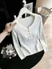 Suéter de punto de cuello bajo otoño/invierno 2026, elegante y ajustado, perfecto como capa base para mujer, con un tacto sofisticado y de alta gama.