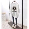 Blusa Branca de Outono para Gestantes Algodão Comprimento Médio Estilo Coreano Solta Redutora de Idade Camiseta de Manga Longa para Gestantes Fashionável para Usar por Baixo