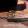 Anillo de Corazón de Concha Natural Estilo Medieval Anillo Retro Literario Viejo Ennegrecido para Dedo Índice Diseño de Nicho Joyería de Mano para Mujeres