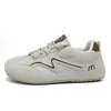 K3922 Zapatos Casuales Ligeros de Suela Suave con Personalidad Simple para Mujer 2026 Nuevo Estilo Primavera y Otoño Zapatos Deportivos Versátiles para el Día a Día