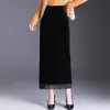 Falda ajustada de terciopelo negro, nuevo estilo otoño 2026, falda midi elegante y a la moda de cintura alta adelgazante para mujer