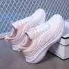 Zapatos Deportivos Transpirables de Punto Volador Antideslizantes para Mujer de Verano, Zapatos Casuales para Correr Ultra Ligeros Amortiguadores de Suela Suave de Primavera y Verano, Zapatos para Mujer de Comercio Exterior