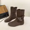 Botas Curtas Retrô de Cano Curto para Mulheres Sola Plana de Calçar Estilo Coreano Outono/Inverno 2026 Novas Botas de Couro Moda Camurça Cano Médio Macias