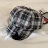 Boina Octogonal Estilo Japonés Cuadros de Estrella Literaria Retro Versátil Adelgazante Facial Circunferencia de Cabeza Grande Gorra de Boina de Periódico Pintor para Mujer